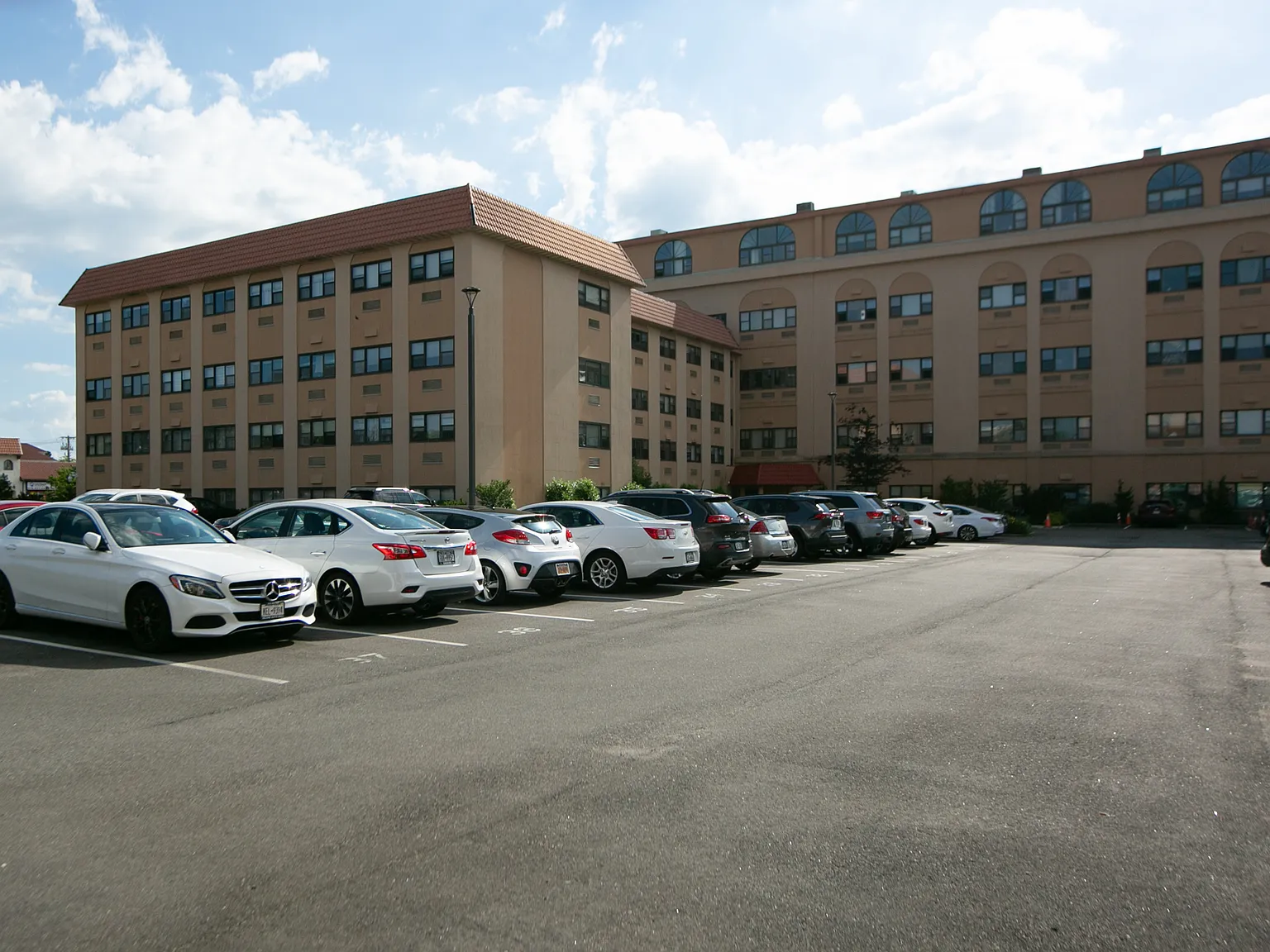 2 bed, 900 sqft, $4,000 — Photo 4