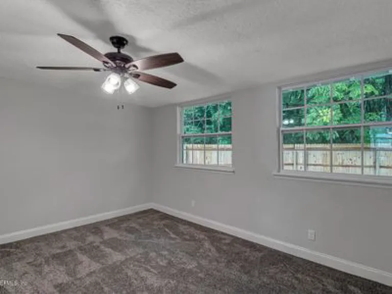 724 Luna St — Photo 12