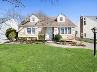 99 E Fenimore St, Valley Stream, NY 11580