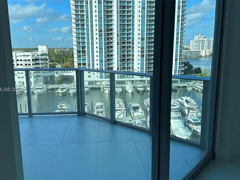 17111 Biscayne Blvd #903 — Photo 37