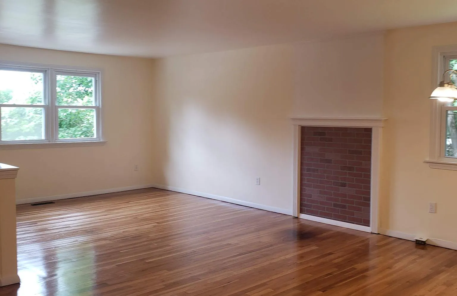 3 bed, 1.5 bath, 1080 sqft, $2,200 — Photo 4