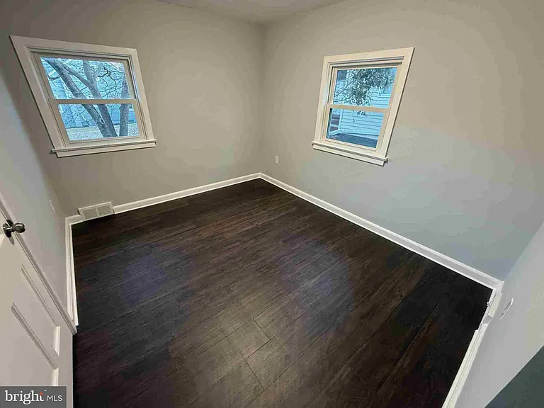 2220 Brunswick Ave — Photo 11