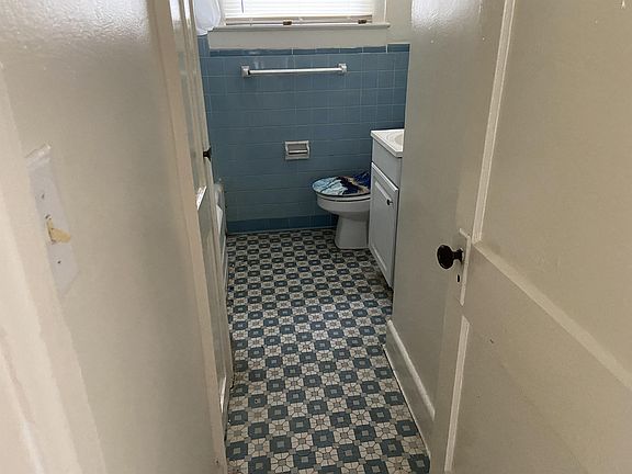 4th image of 607 N Troup St