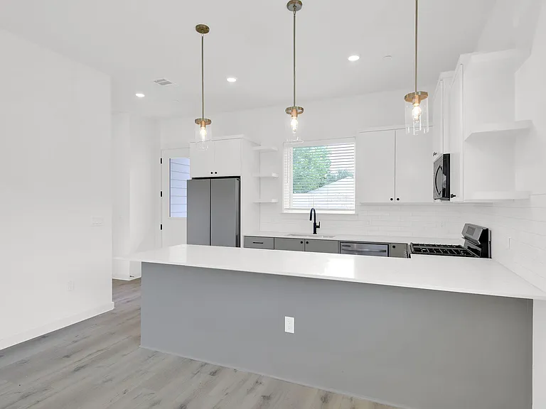 7208 Providence Ave #3A — Photo 10