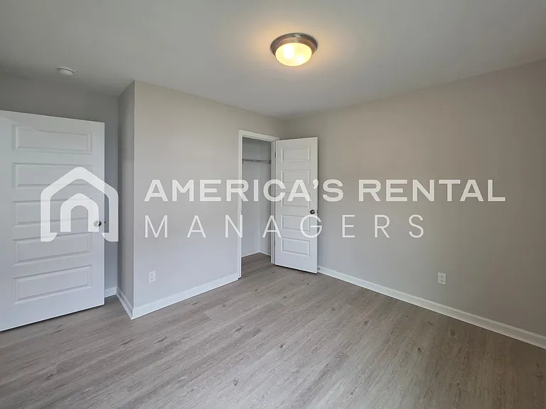 10304 Squires Way — Photo 16