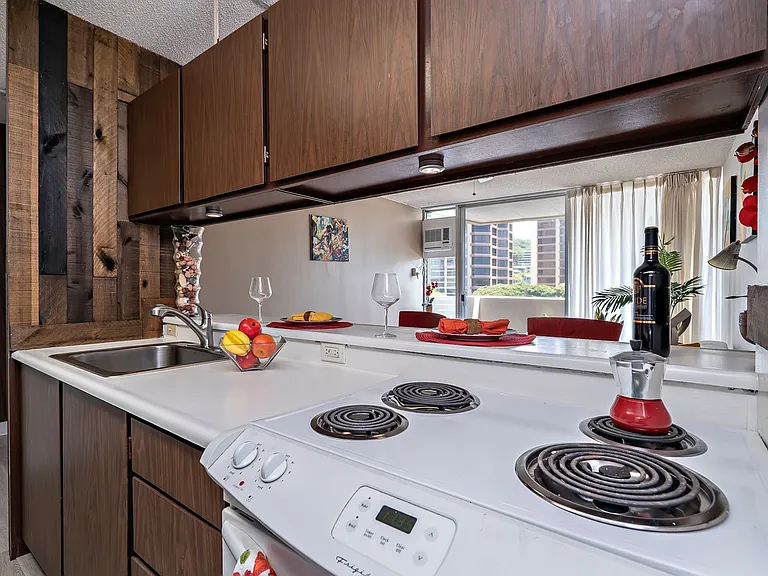 1050 Kinau St #806 — Photo 8