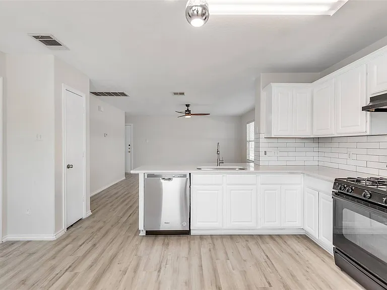 3207 Barksdale Dr — Photo 11
