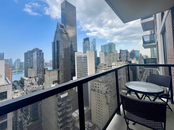 255 East 49th Street image 2 of 16