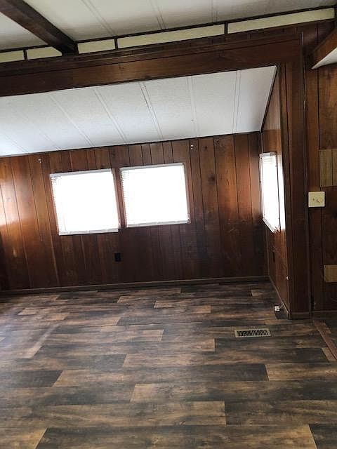 2nd image of 3257 Putnam Ave