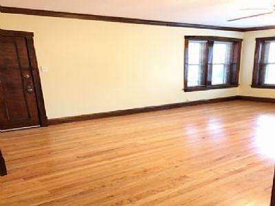 4th image of 3819 N Sacramento Ave #1