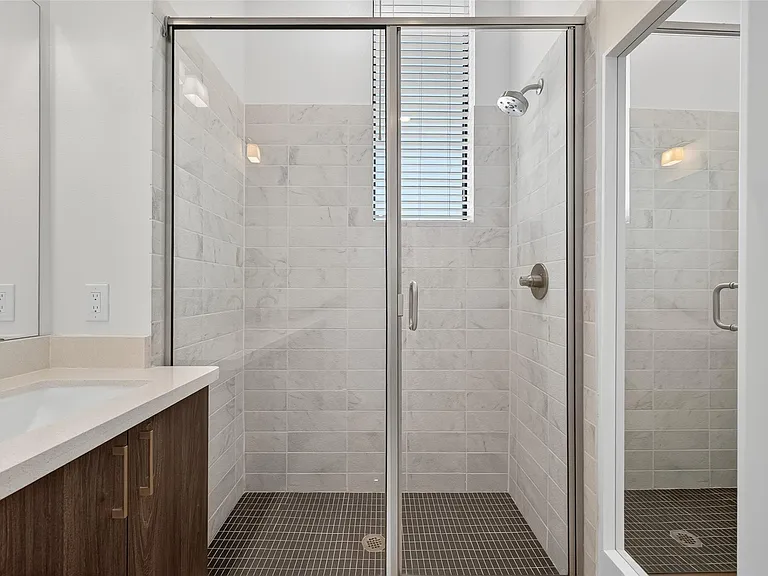 2401 Crawford St #C3D — Photo 26