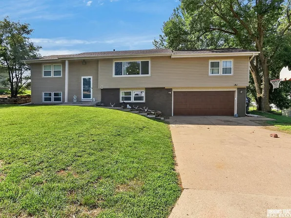 1011 Barnett St, Weeping Water, NE 68463