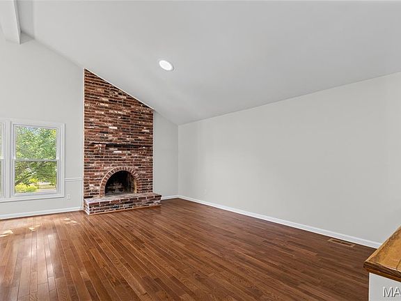 5th image of 466 Caballero Ct