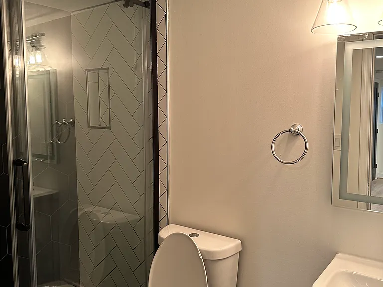 4252 Dix St NE — Photo 6