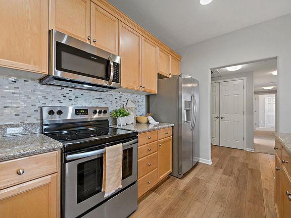 5th image of 88 N Jackson Ave Unit 405