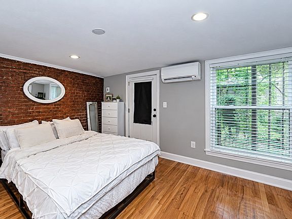 3rd image of 50 Montgomery St #1