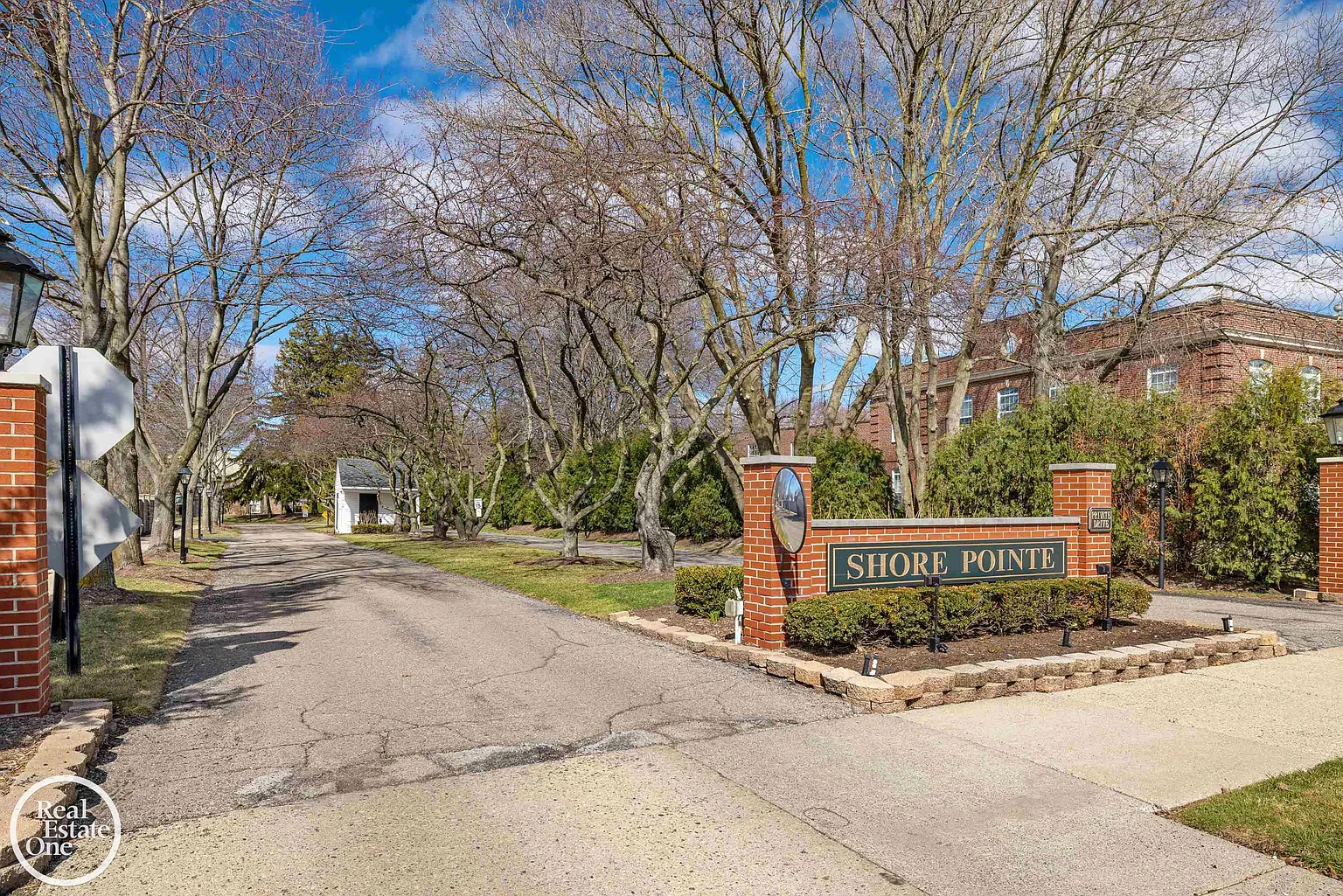 22053 Shorepointe Ln photo 1