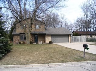 9448 W Plainfield Ave, Greenfield, WI 53228