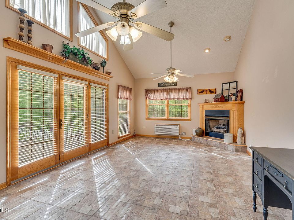 24th image of 147 Britton Ln