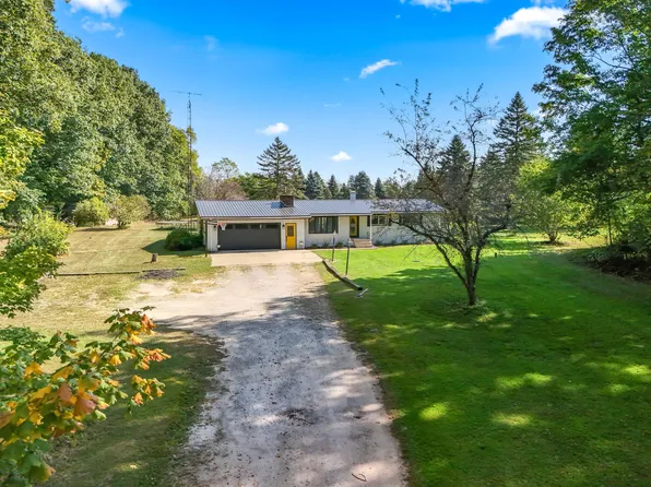 2651 S Sand Lake Rd, Hillsdale, MI 49242