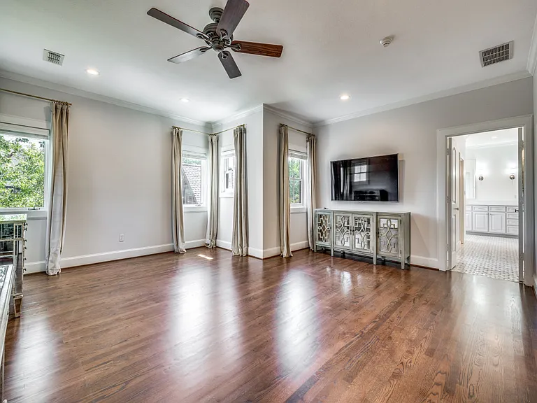 3837 Villanova St — Photo 2
