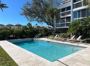 1050 9th St S APT 102, Naples, FL 34102