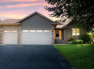 7070 Eagle Trl, Centerville, MN 55038