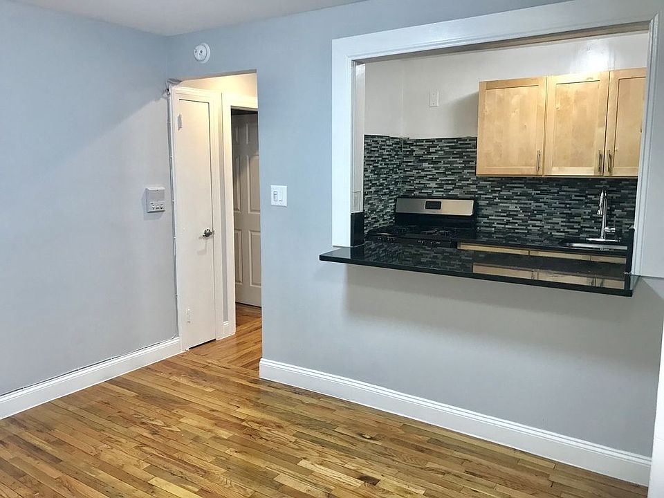 1st image of 926 Bronx Park S APT 1D