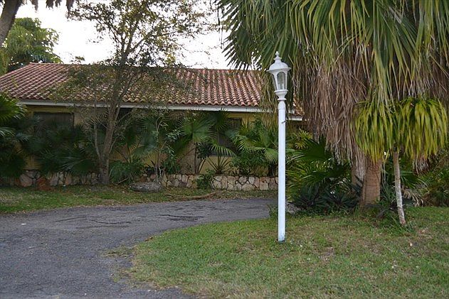 2nd image of 19520 E Oakmont Dr