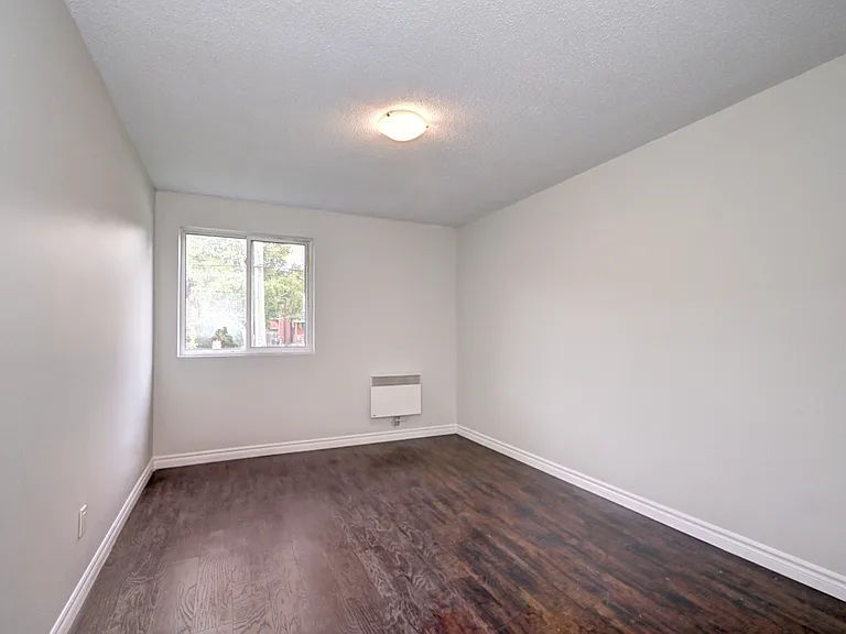 270 Waterloo Ave — Photo 18