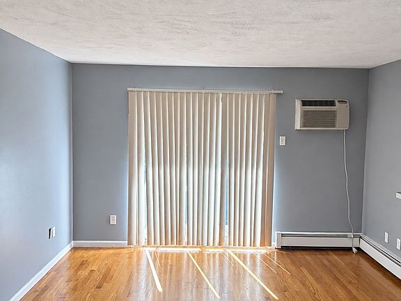 5th image of 458-460 Eastern Ave #15