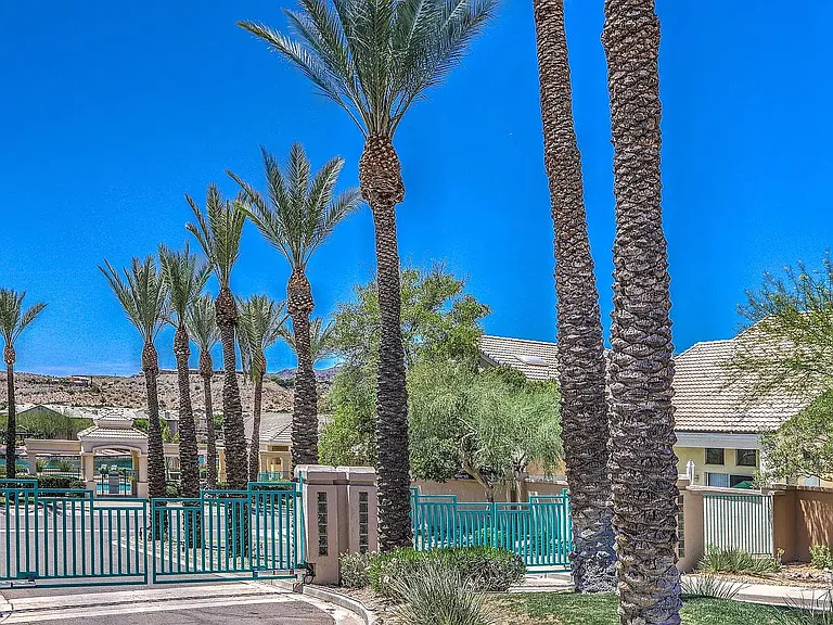 1147 E Amberwood Dr — Photo 54