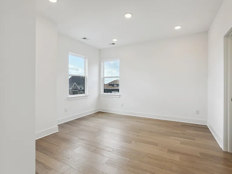 6100 Lookaway Cir — Photo 32