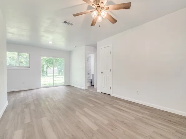 525 Moonlight Dr, Garland, TX 75040