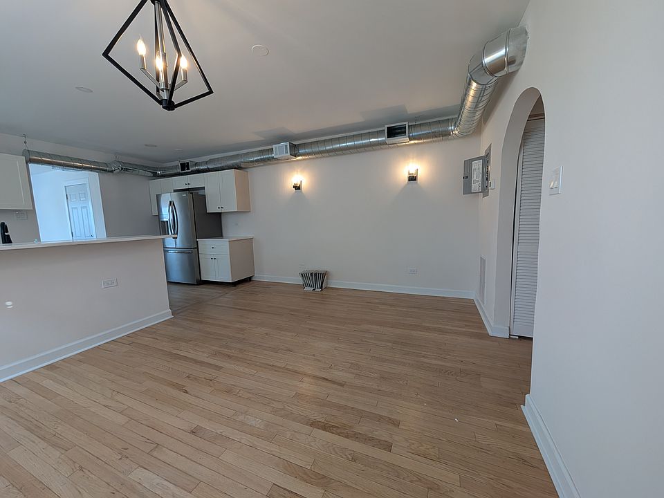 1st image of 4046 N Mozart St #3