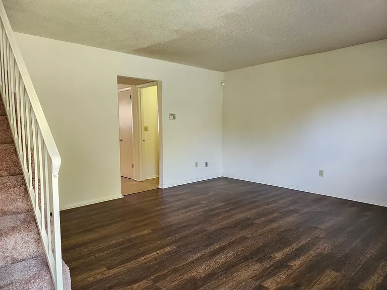 4116 Maple Terrace Ln — Photo 3