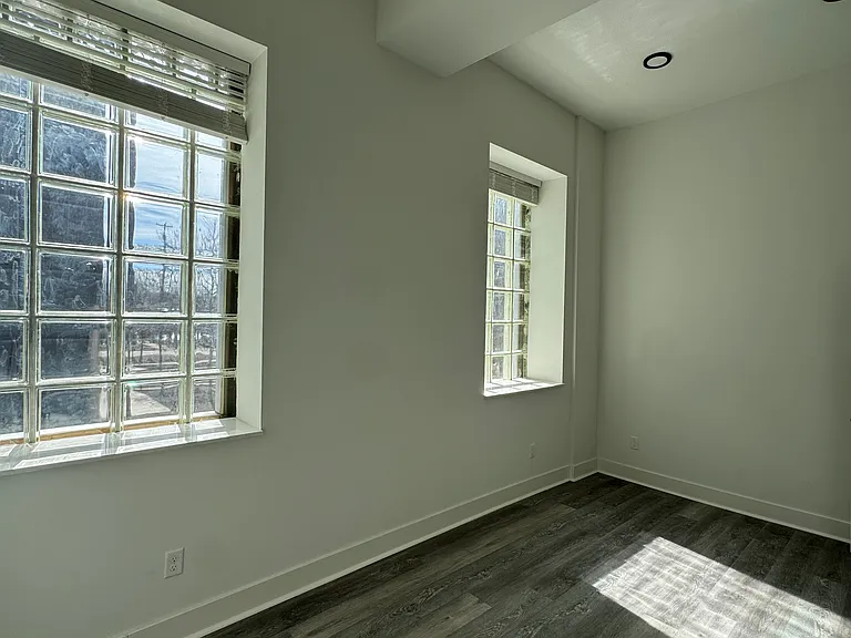 346 Miller St — Photo 16