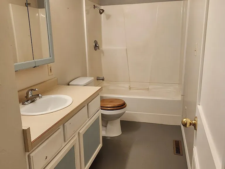 106 E Whiteley Ave — Photo 26