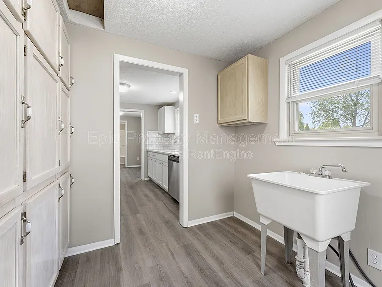 24440 Sylvan Ave — Photo 13