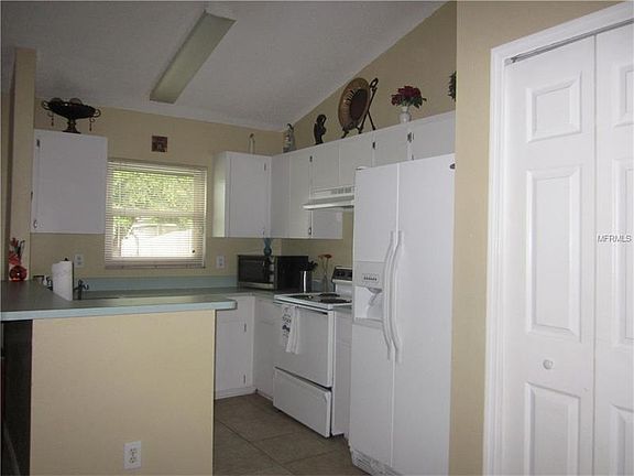 3rd image of 1609 Tropicana Way