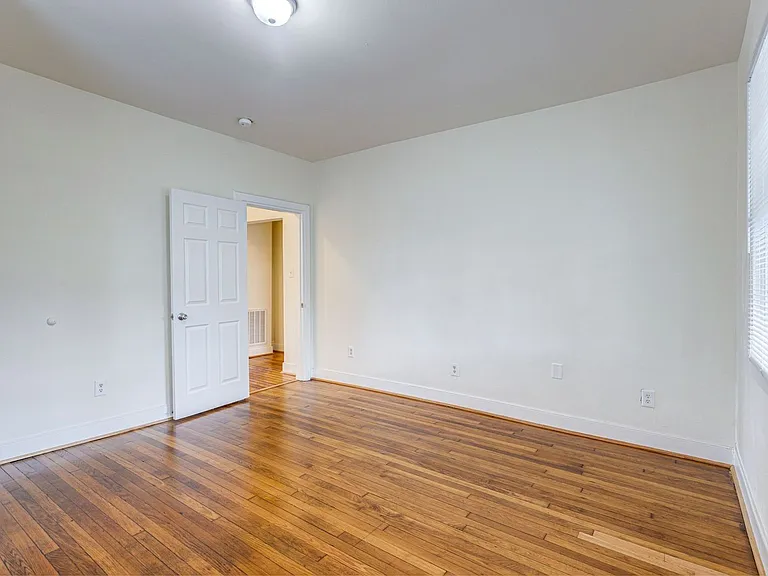 2922 Noble Ave #A — Photo 7