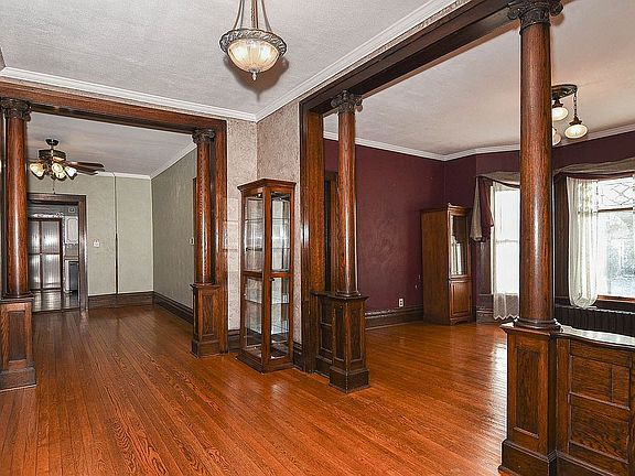 3rd image of 207 S 3rd St
