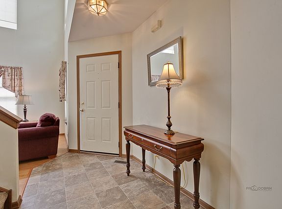 3rd image of 1082 Blackburn Dr