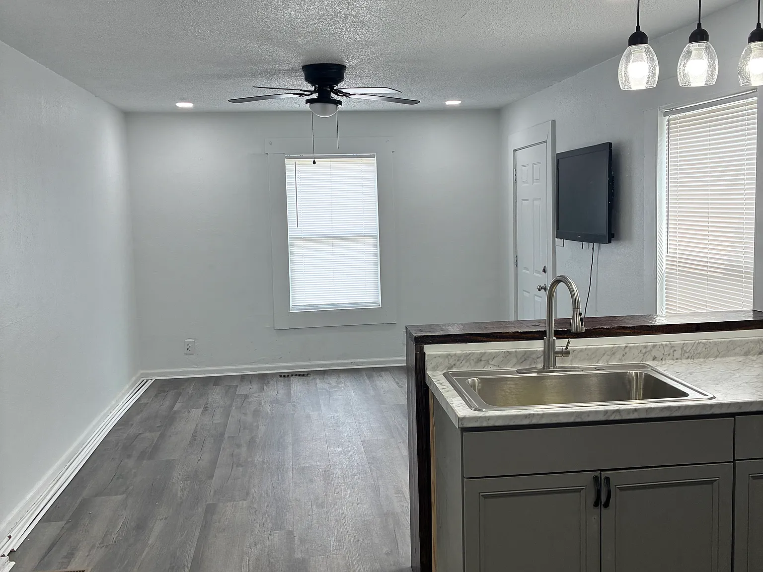 1 bed, 550 sqft, $995 — Photo 3