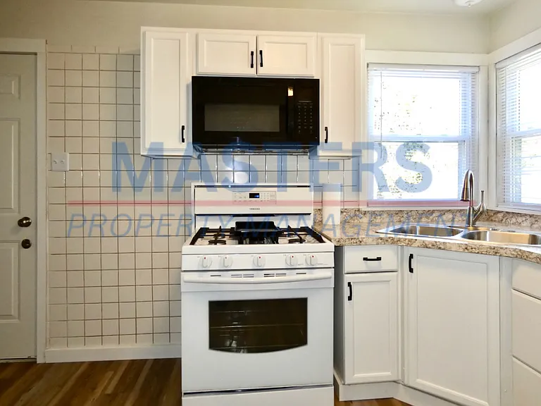 926 Searles Rd — Photo 3