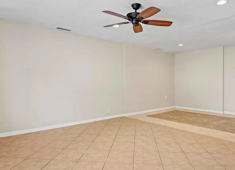 3450 N Manor Rd — Photo 2