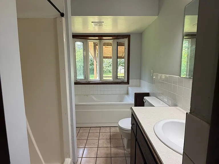 2021 W Water St — Photo 9