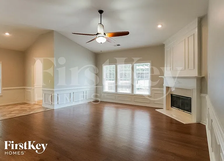 2936 Stillwater Dr — Photo 4