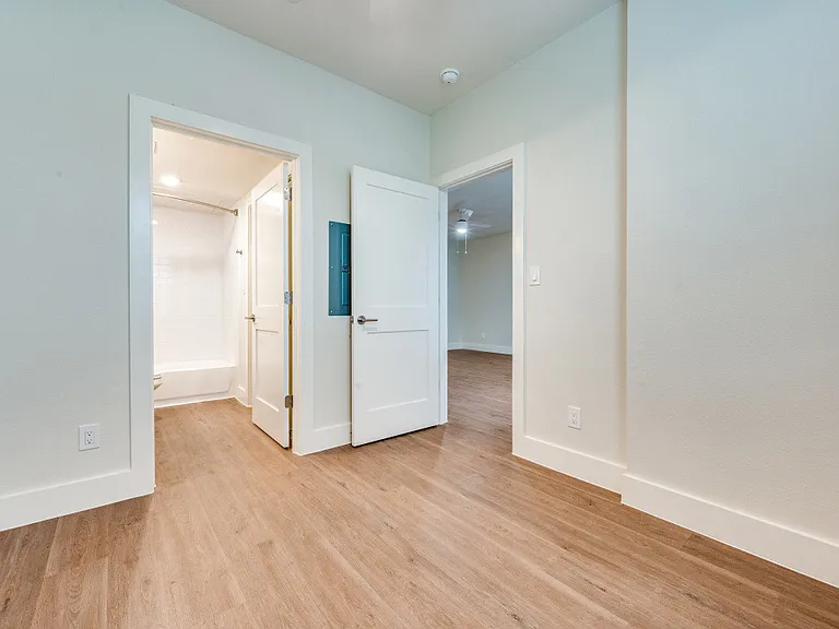 5317 Reiger Ave #202 — Photo 9