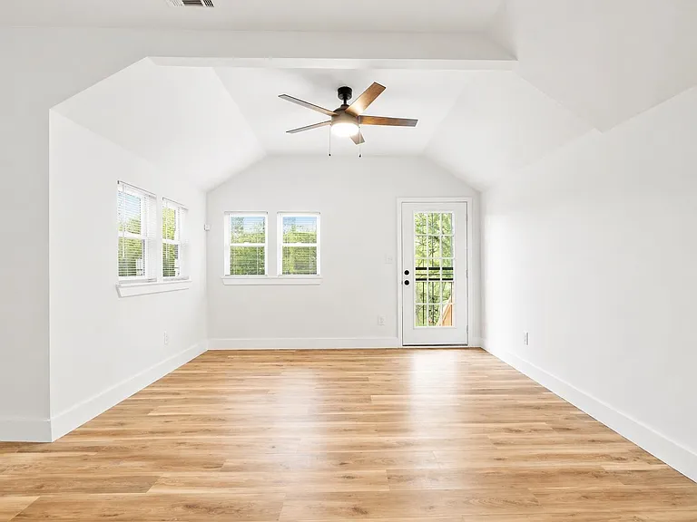 1595 Court Ave — Photo 18
